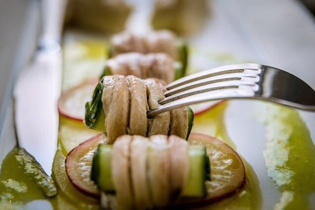 dove mangiare a perissa specialità greca a base di alici e zucchine